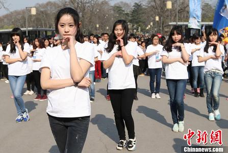 多架美国客机同日遭枪击 画面曝光